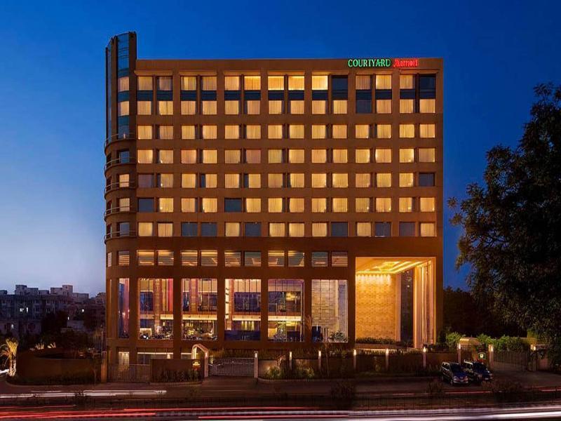 Hotel Courtyard By Marriott Ahmedabad Exterior foto